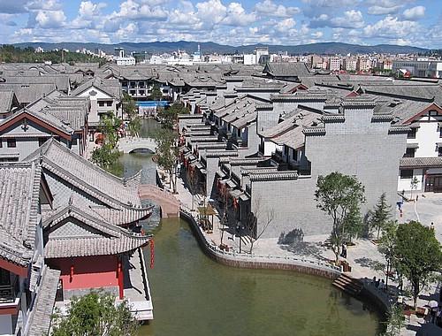 冬天百褶裙搭配什么上衣